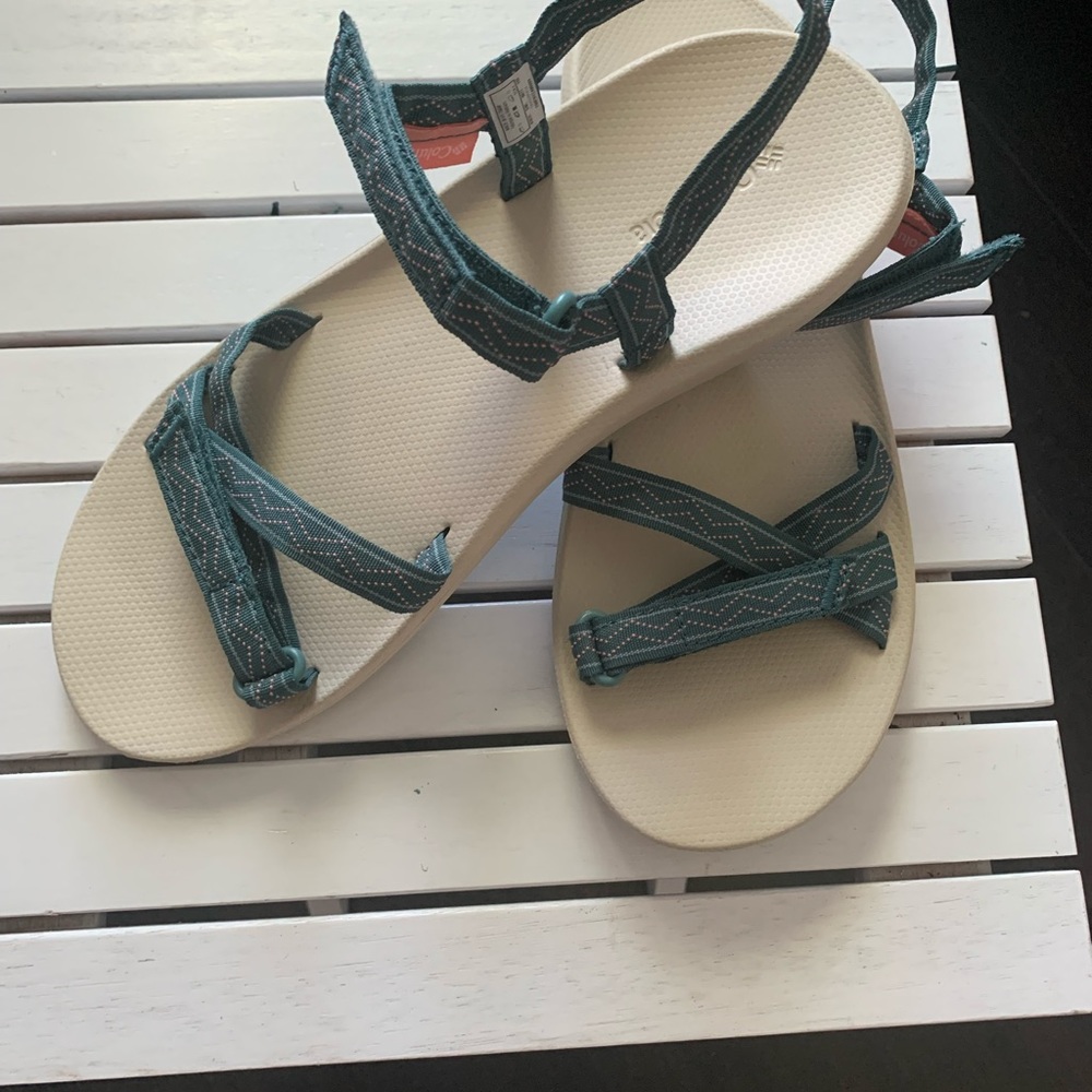 Columbia women’s active sandals- Size 9
